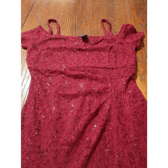 Medium Candalite Burgandy Spaghetti Strap Off Shoulder Special Occasion Dress - Picture 7 of 7